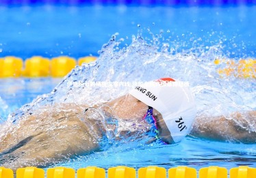 南宫28：伊迪抢七前场板主宰内线 快船全队八板暴露短板